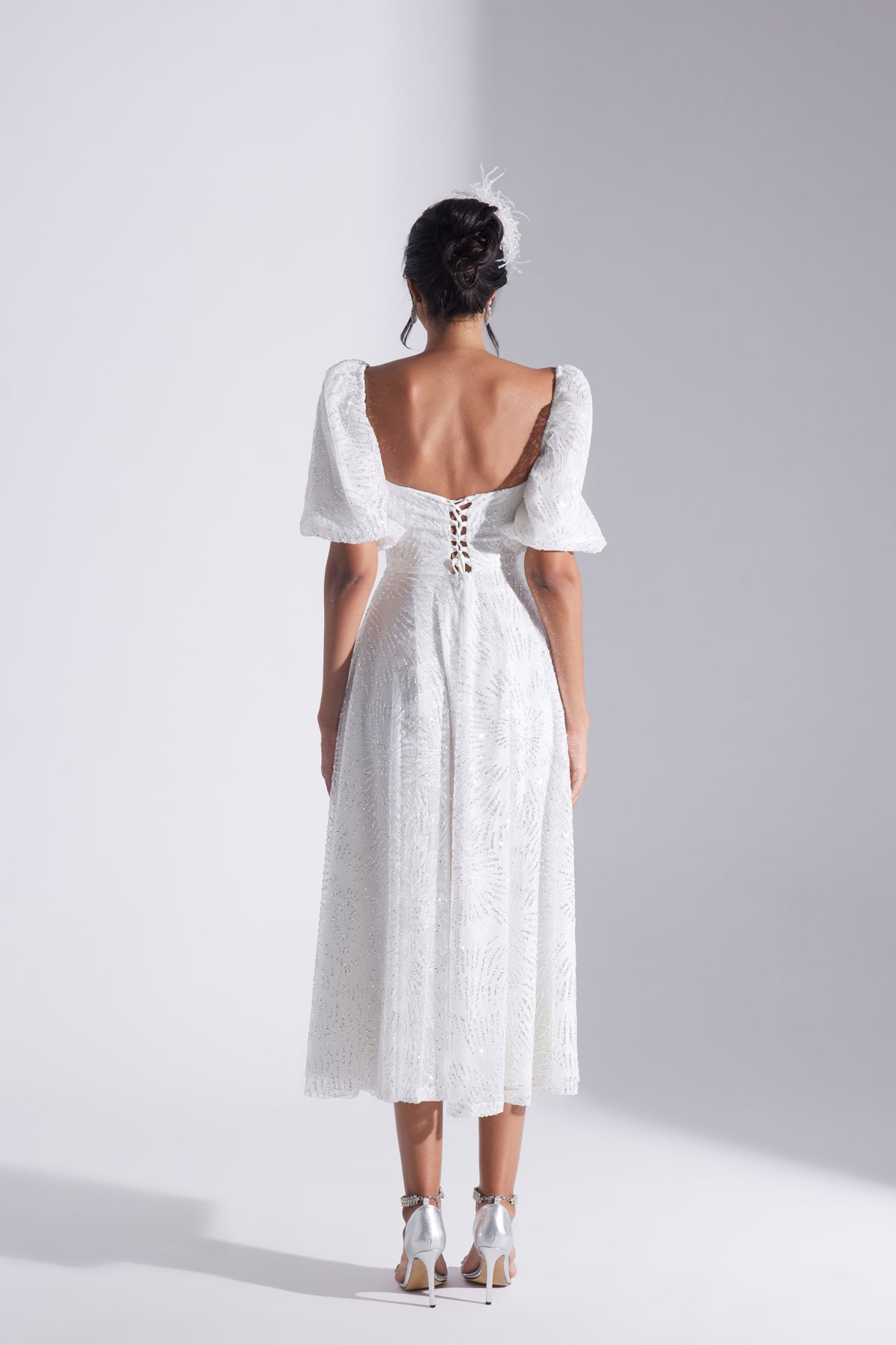 SARAH Robe de Mariage Midi Blanche à Manches Volantes Pailletées