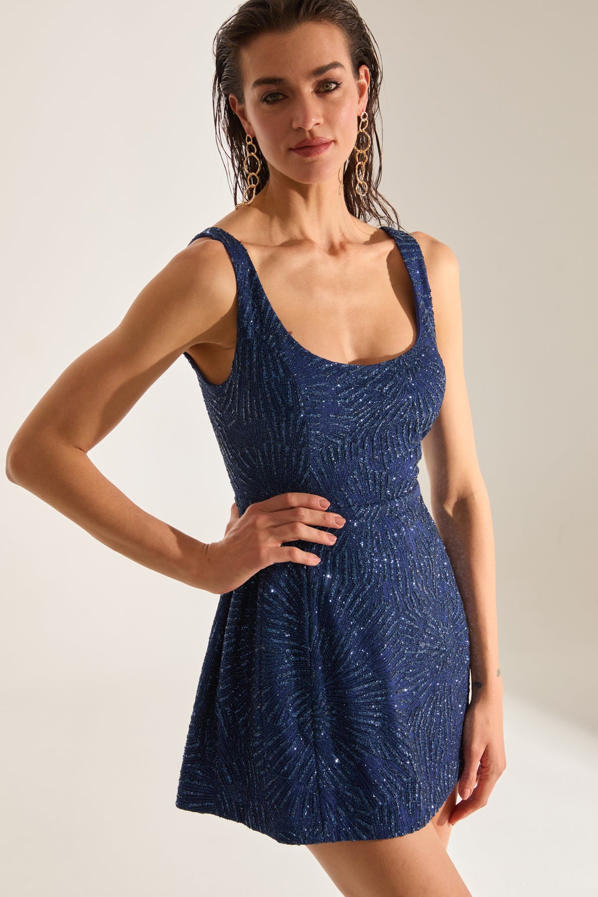 Robe de Soirée Mini Bleu Foncé à Bretelles Brillantes MARTINA
