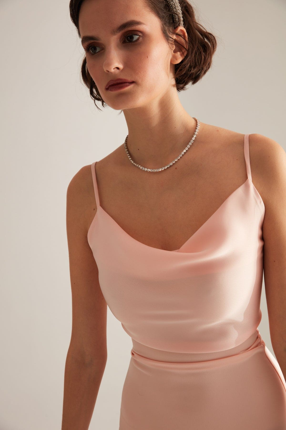 Abnehmbarer Yaka Lange Puder Satin Kleid