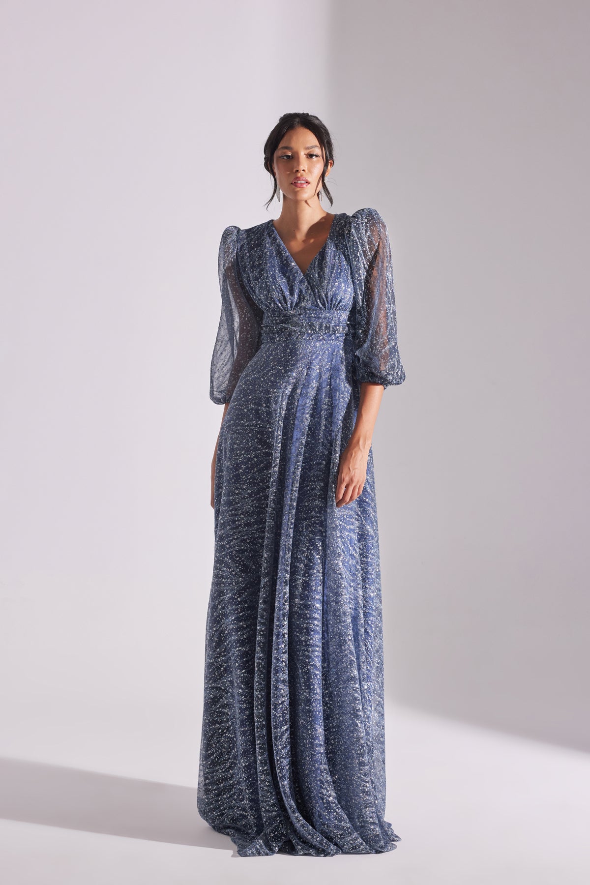 ROBE DE SOIRÉE EN MOUSTACHE BLEU PÉTROLE AVEC VOLANTS EN PAILLETTES