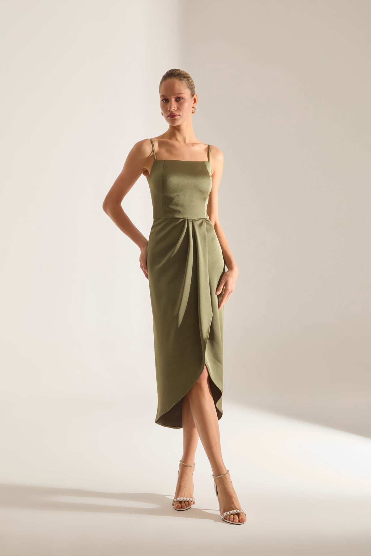 Robe de Nuit HAKİ à Bretelles Solomia Drapeli