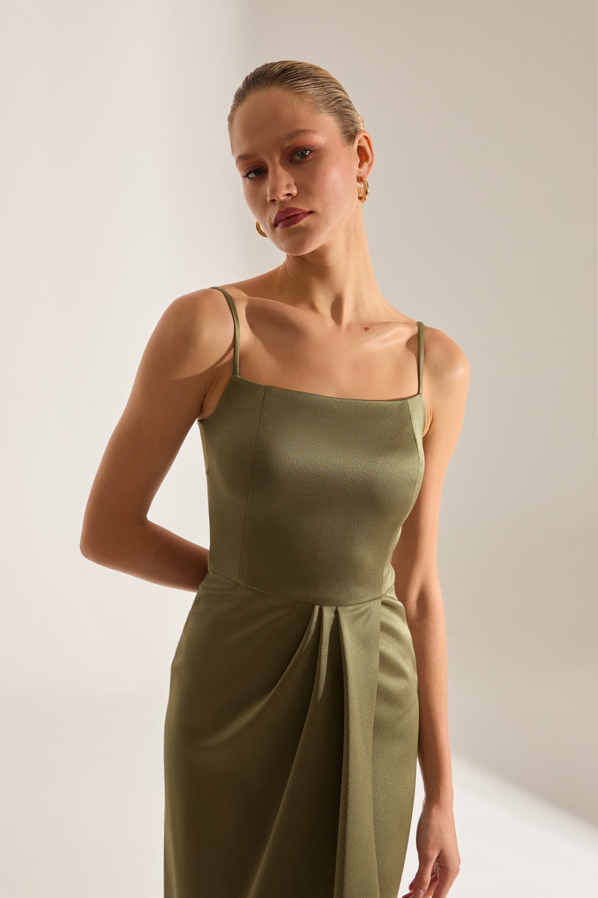 Robe de Nuit HAKİ à Bretelles Solomia Drapeli