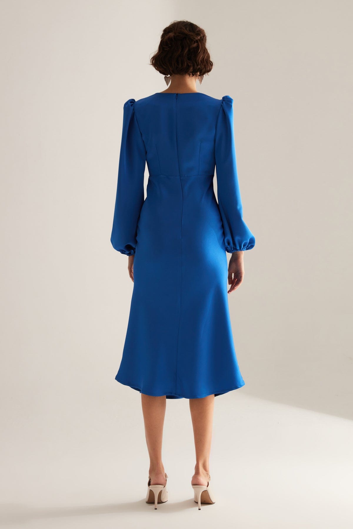 Fröhliches Mavi Kreuzkragen Kleid