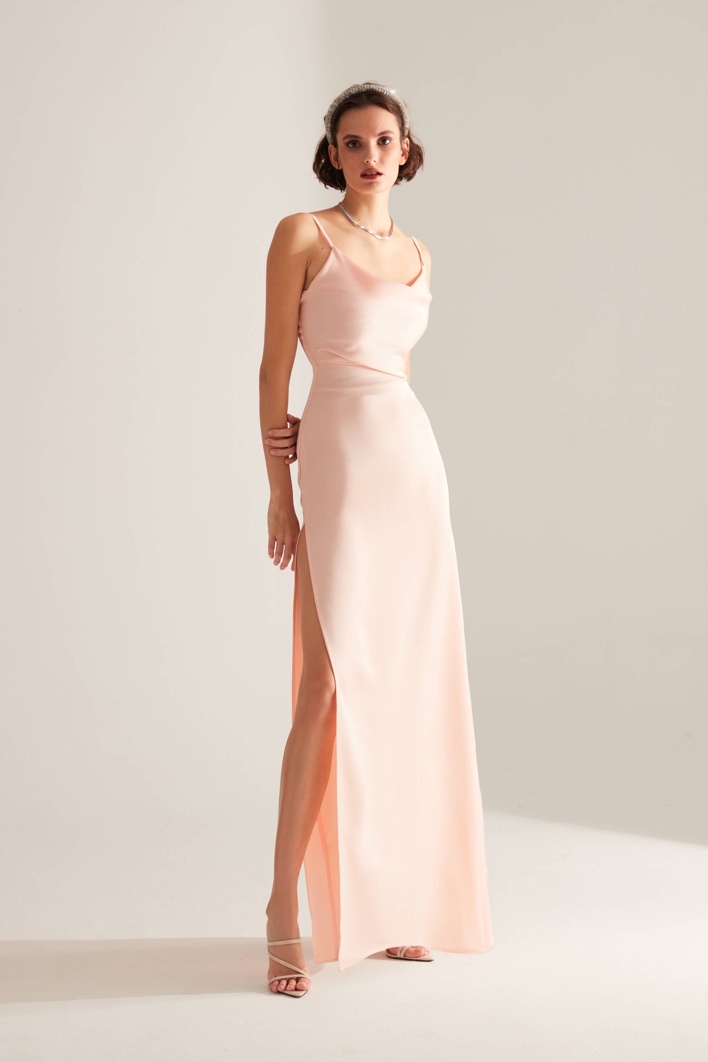 Abnehmbarer Yaka Lange Puder Satin Kleid