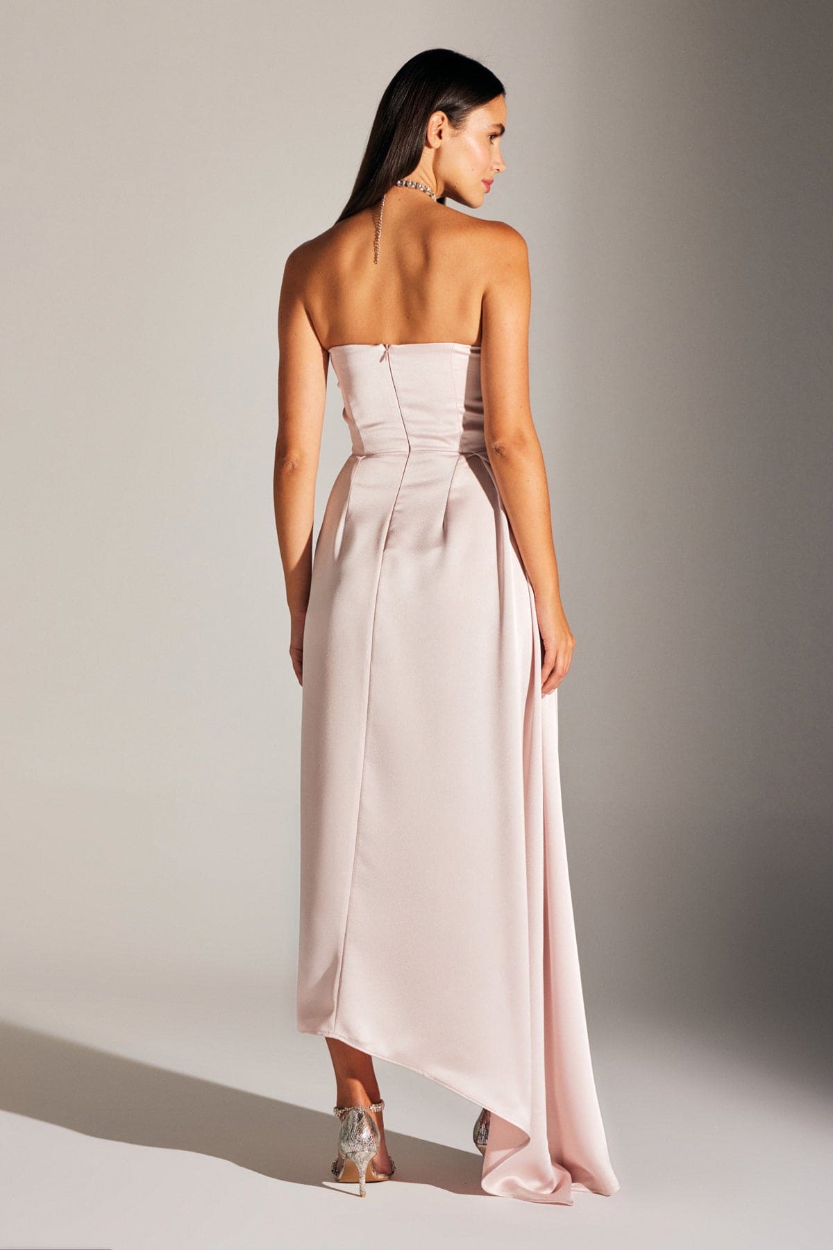 ROBE DE SOIRÉE MORİE PUDRA À BRETELLES