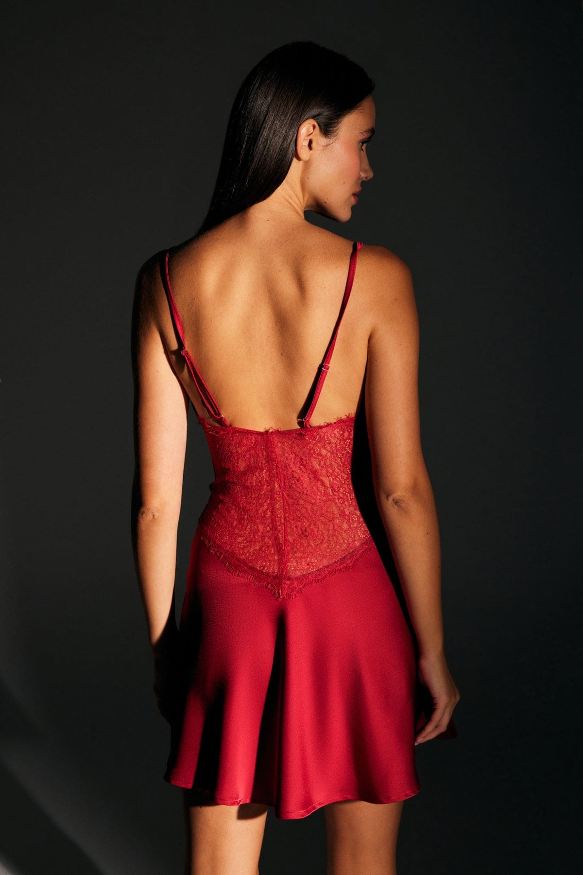 SERENA DANTELLİ SATEN DUNKELROTE NACHTKLEID