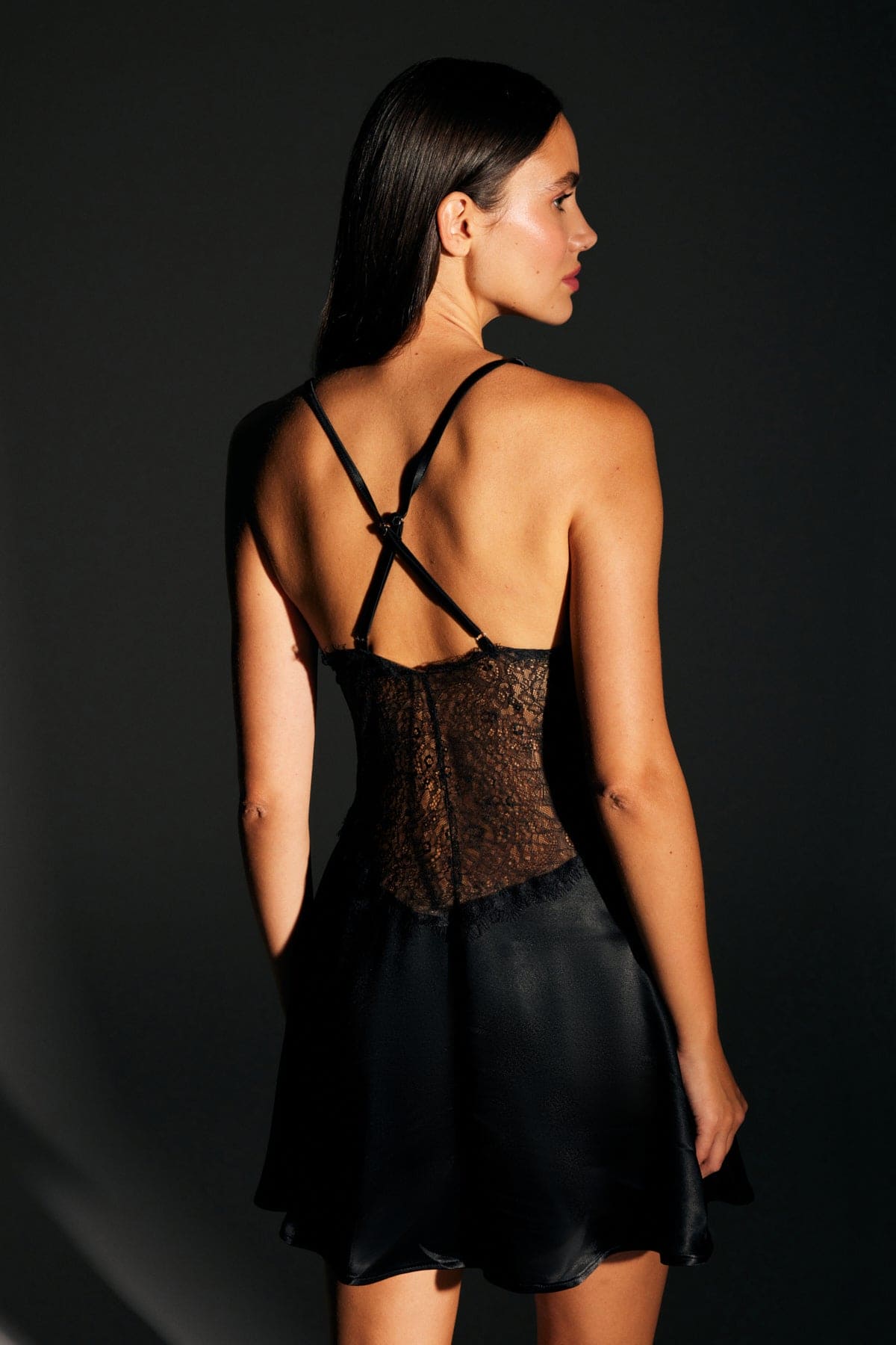 SERENA DANTELLE SATIN SCHWARZ NACHTKLEID