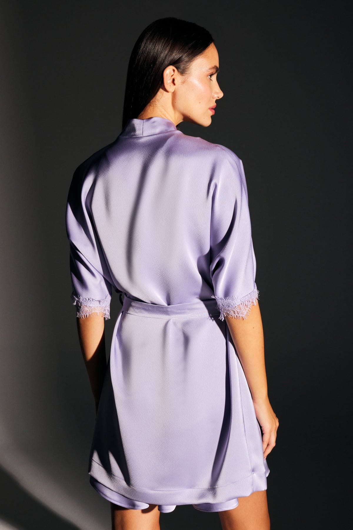 ALYA SATEN LILA MORGENROBE