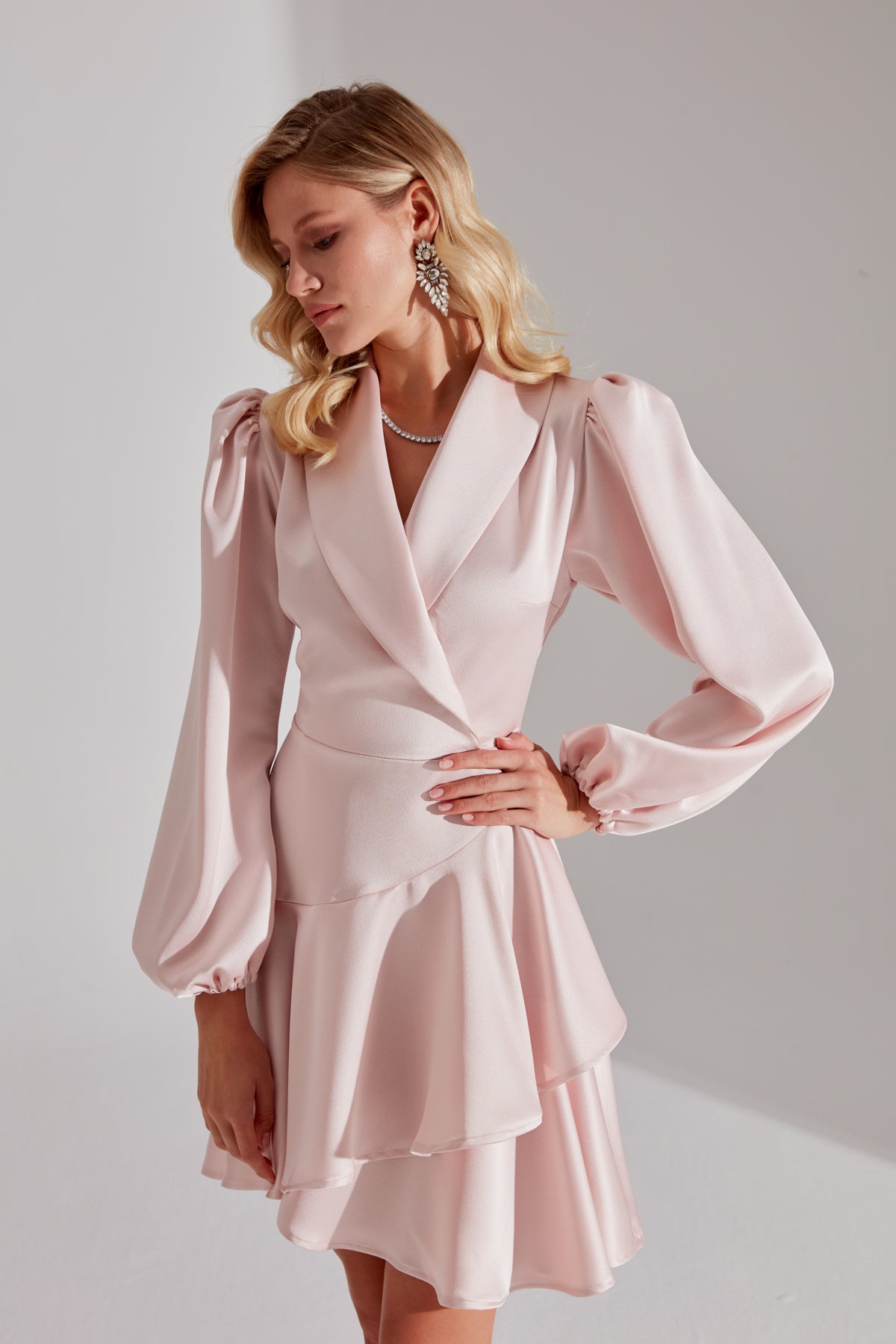 ROBE DE FIANÇAILLES À VOLANTS HANNAH PUDRA