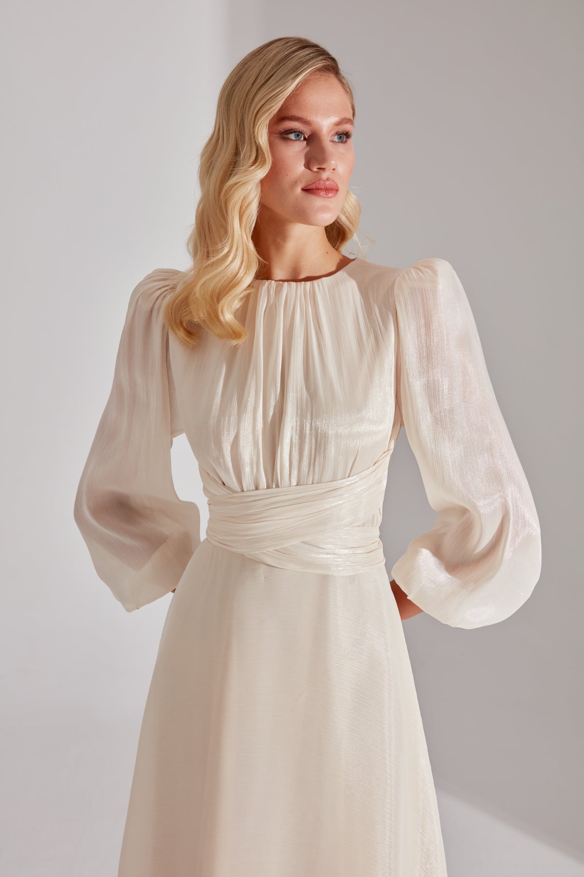 POLINA EKRU Robe à Manches Bouffantes