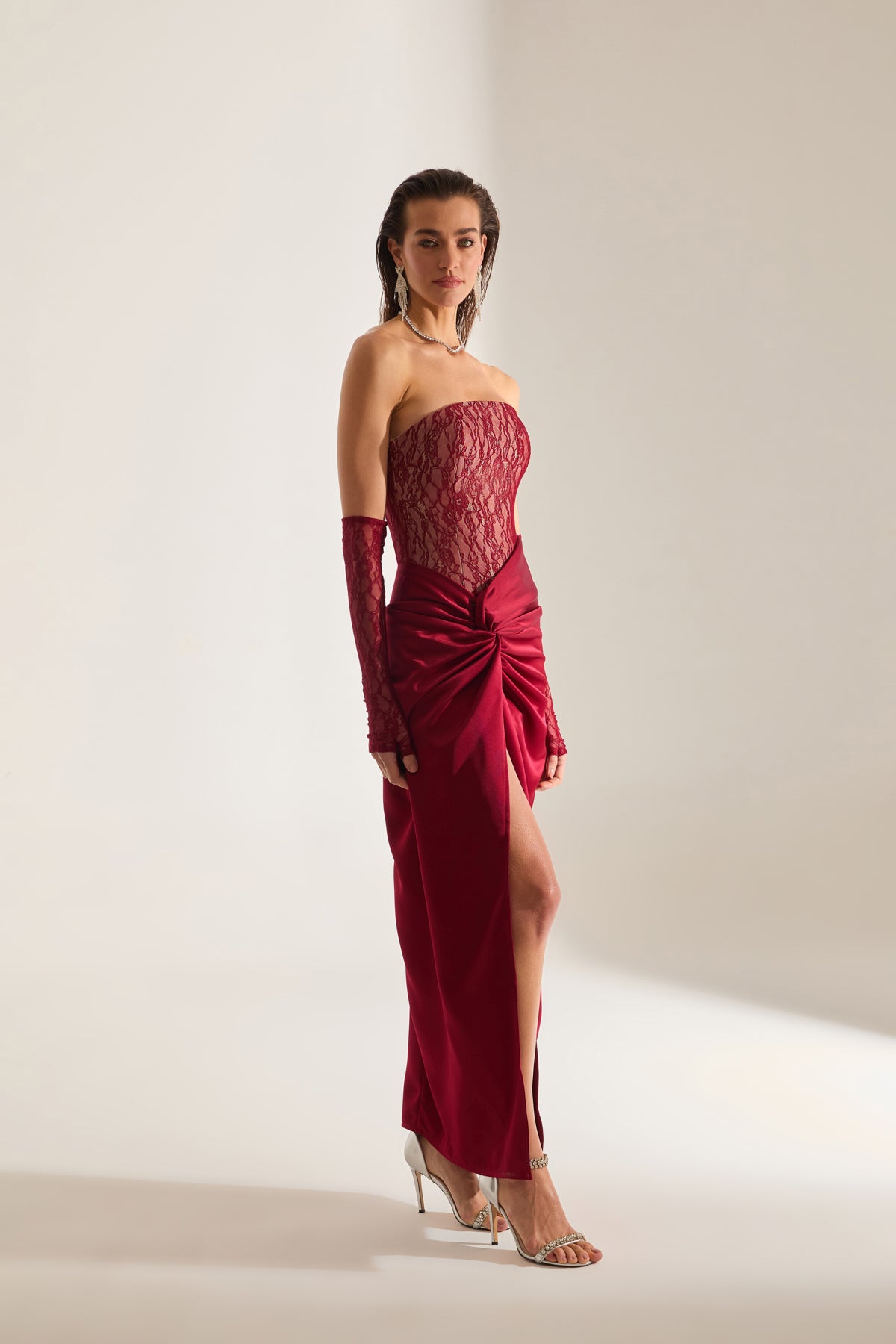 Melissa Dantel Satin Strapless Dunkelrotes Abendkleid