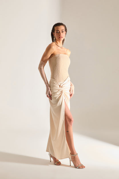 Robe de soirée sans bretelles en satin écru Melissa Dantel