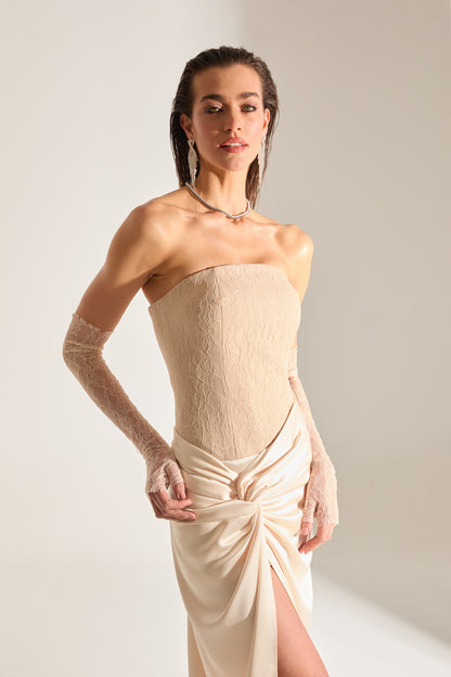 Robe de soirée sans bretelles en satin écru Melissa Dantel