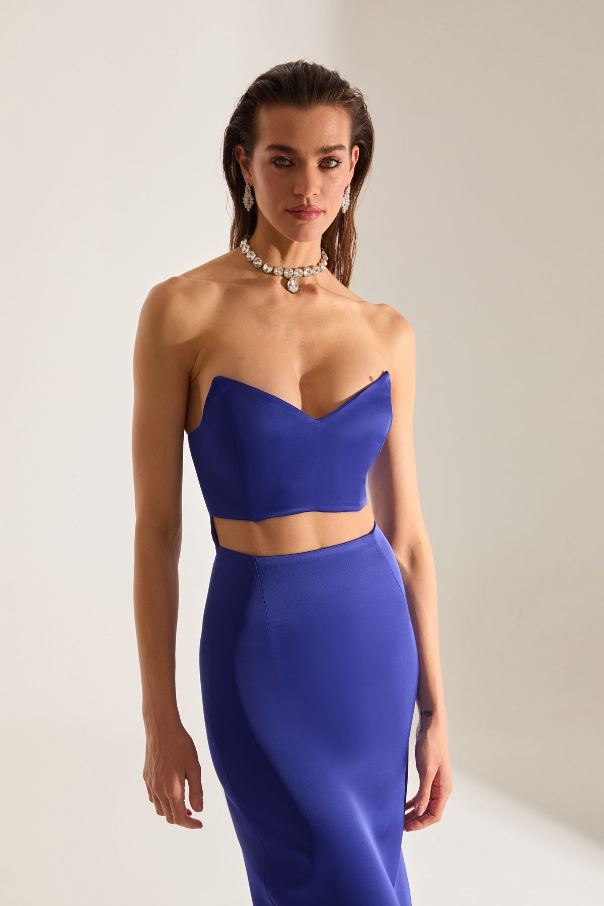 Mabel Cut Out Dekolteli Bleistift Satin SAKS Abendkleid