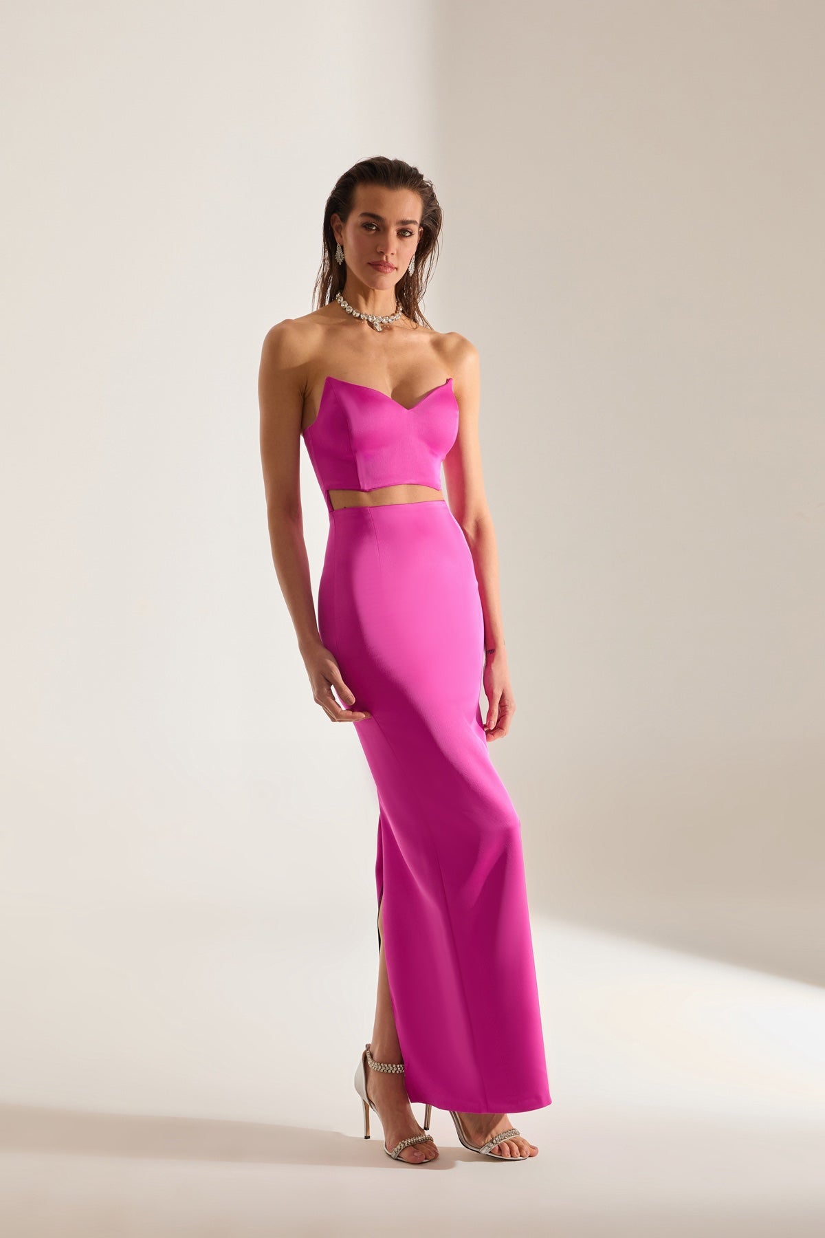 Robe de soirée Mabel Cut Out Décolleté Crayon Satin Néon Rose