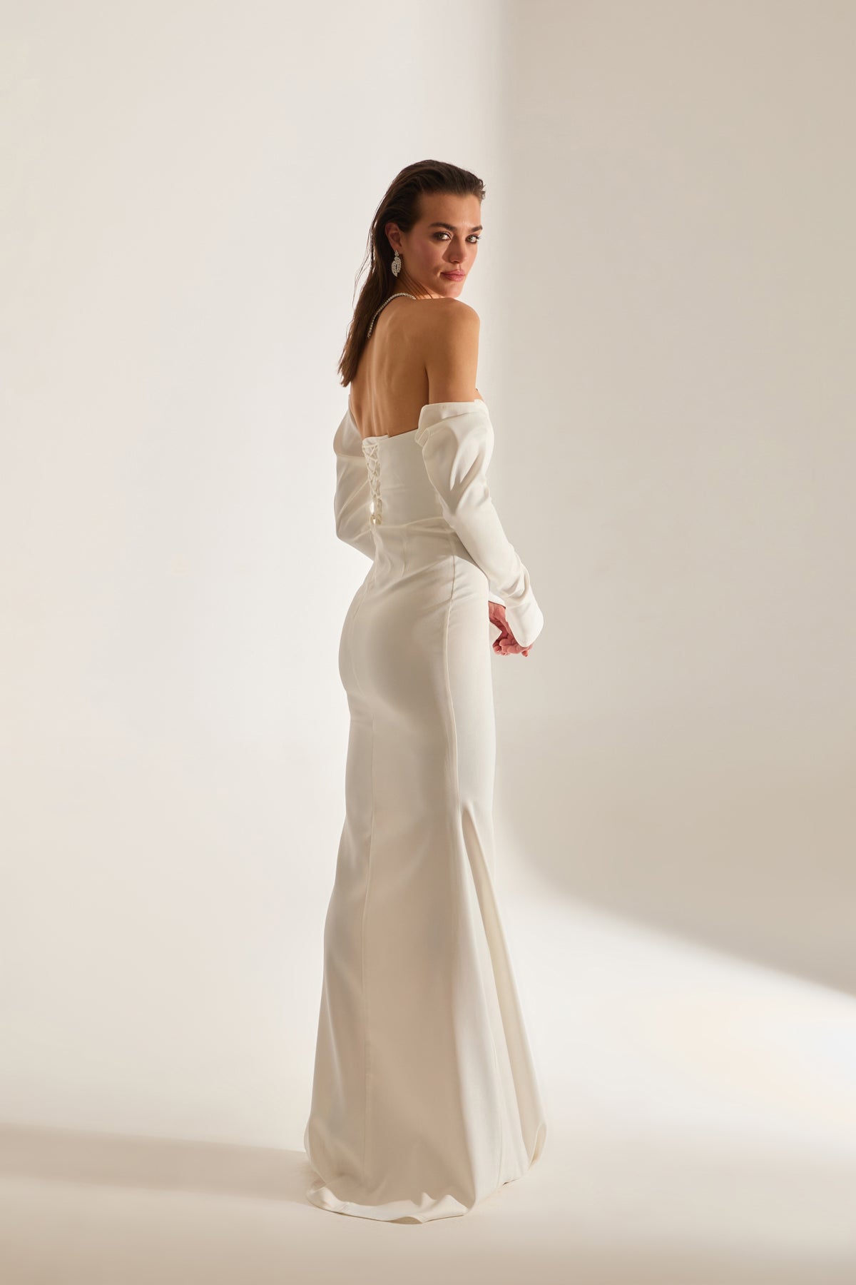Robe de soirée blanche sans bretelles en satin de poisson Rineta