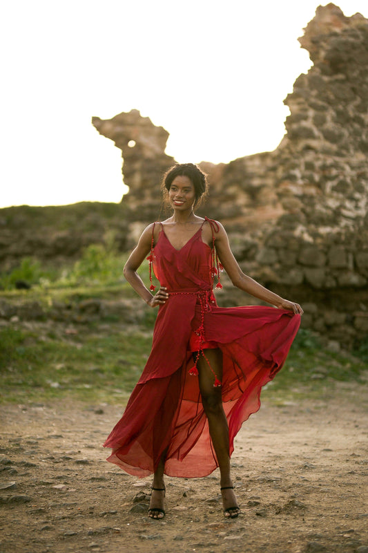 Crothet Detailliertes Rüschendes Langes Rotes Kleid