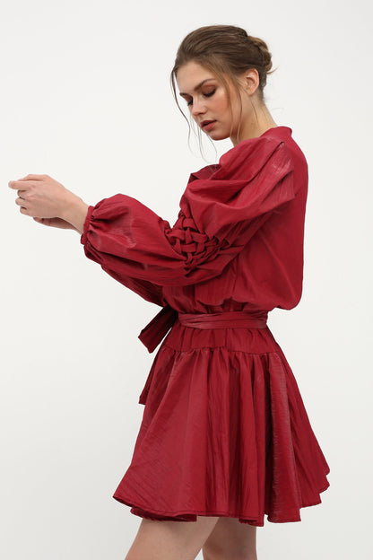 Kanada Besticktes Rotes Kleid