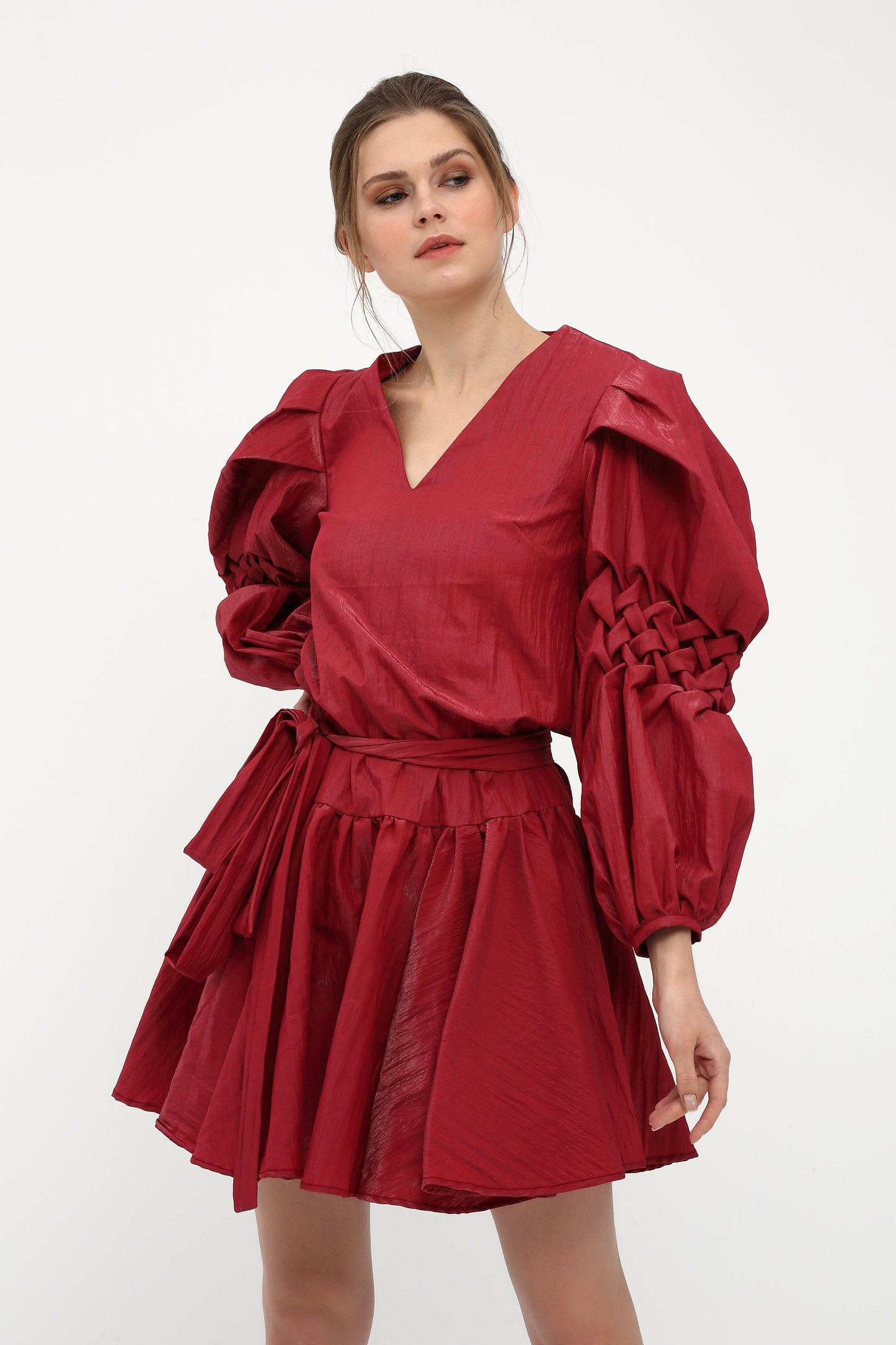 Kanada Besticktes Rotes Kleid