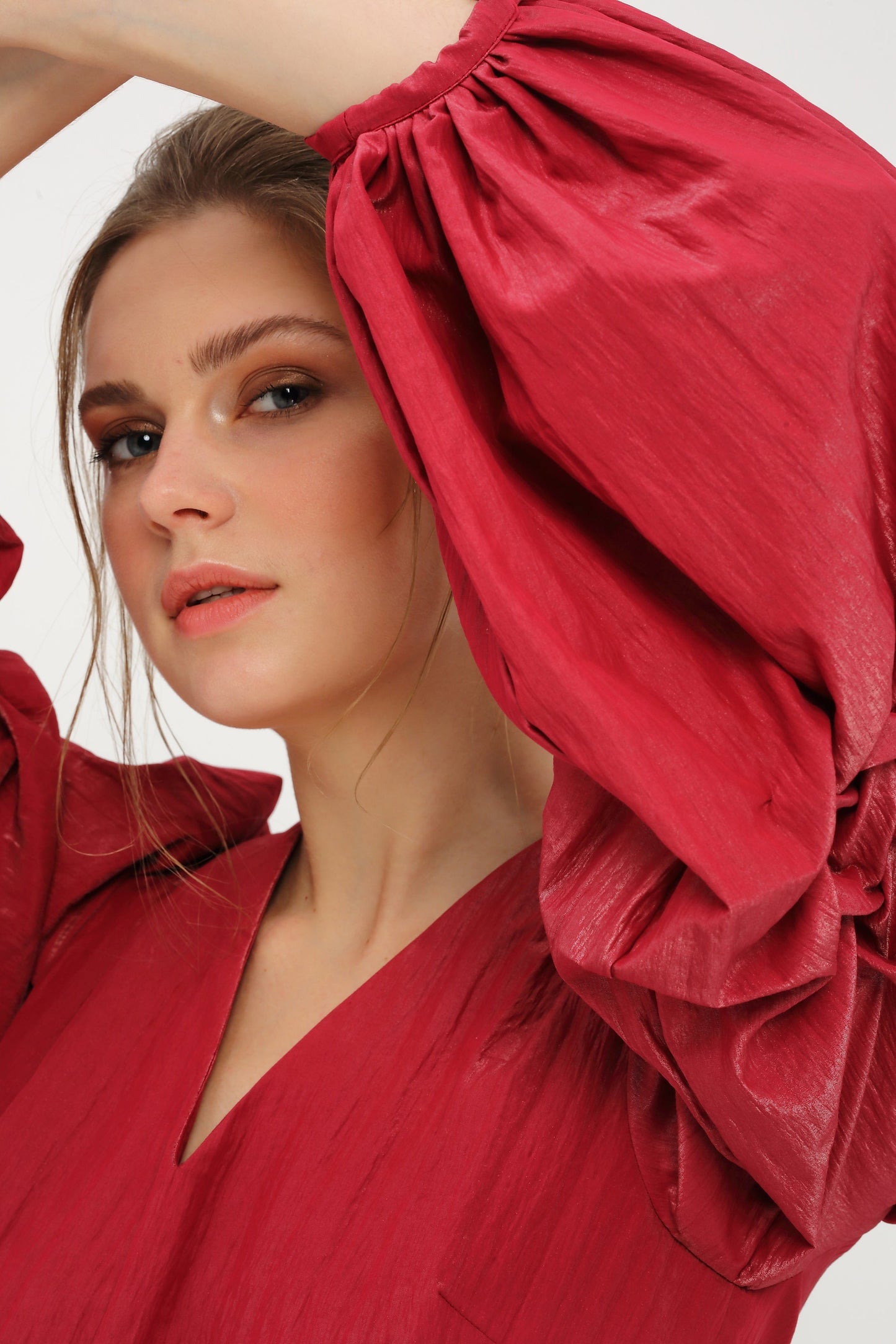 Kanada Besticktes Rotes Kleid