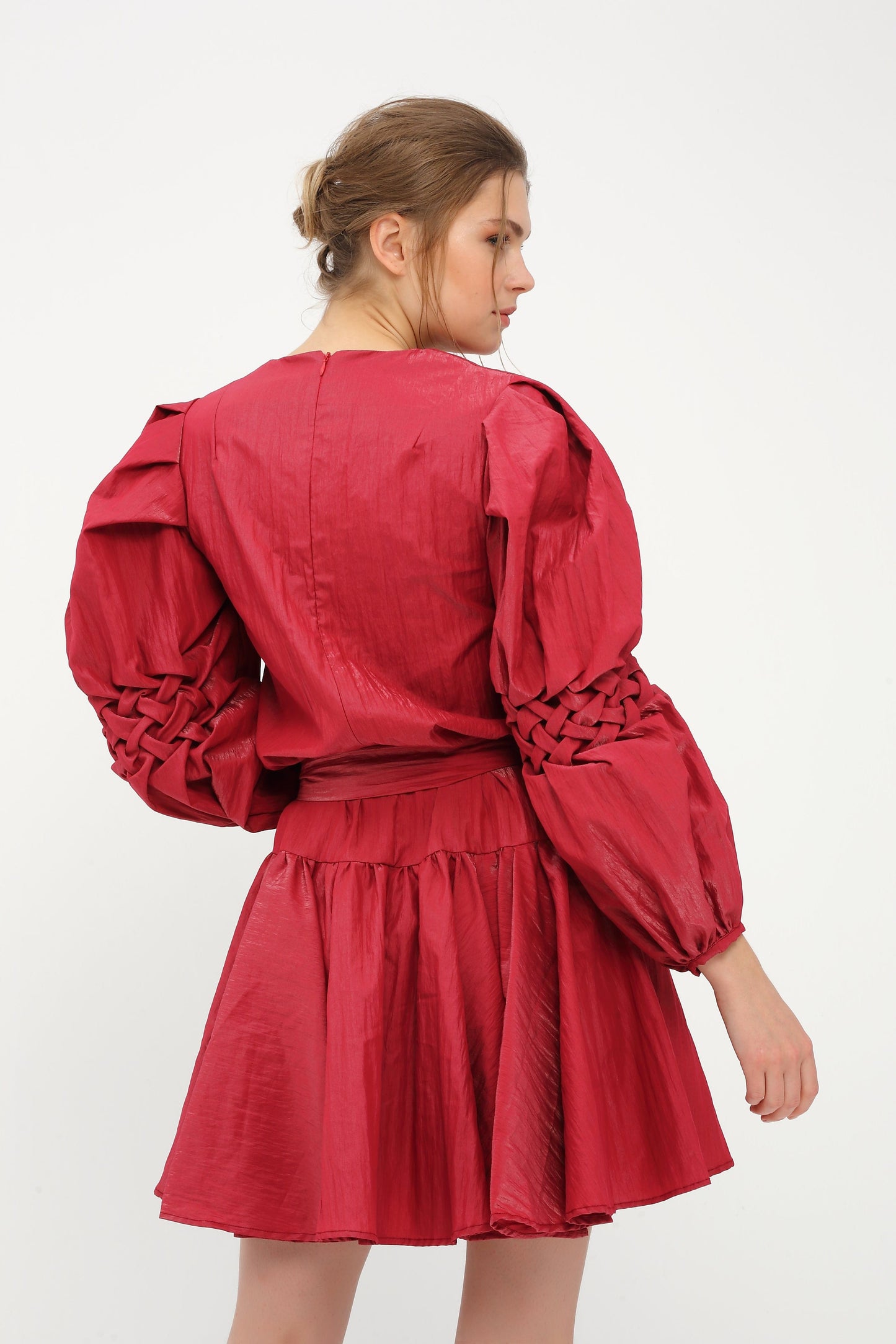 Kanada Besticktes Rotes Kleid