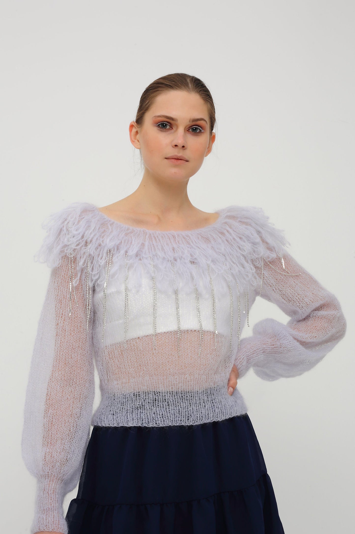 Hals mit Steinverzierungen Strickpullover