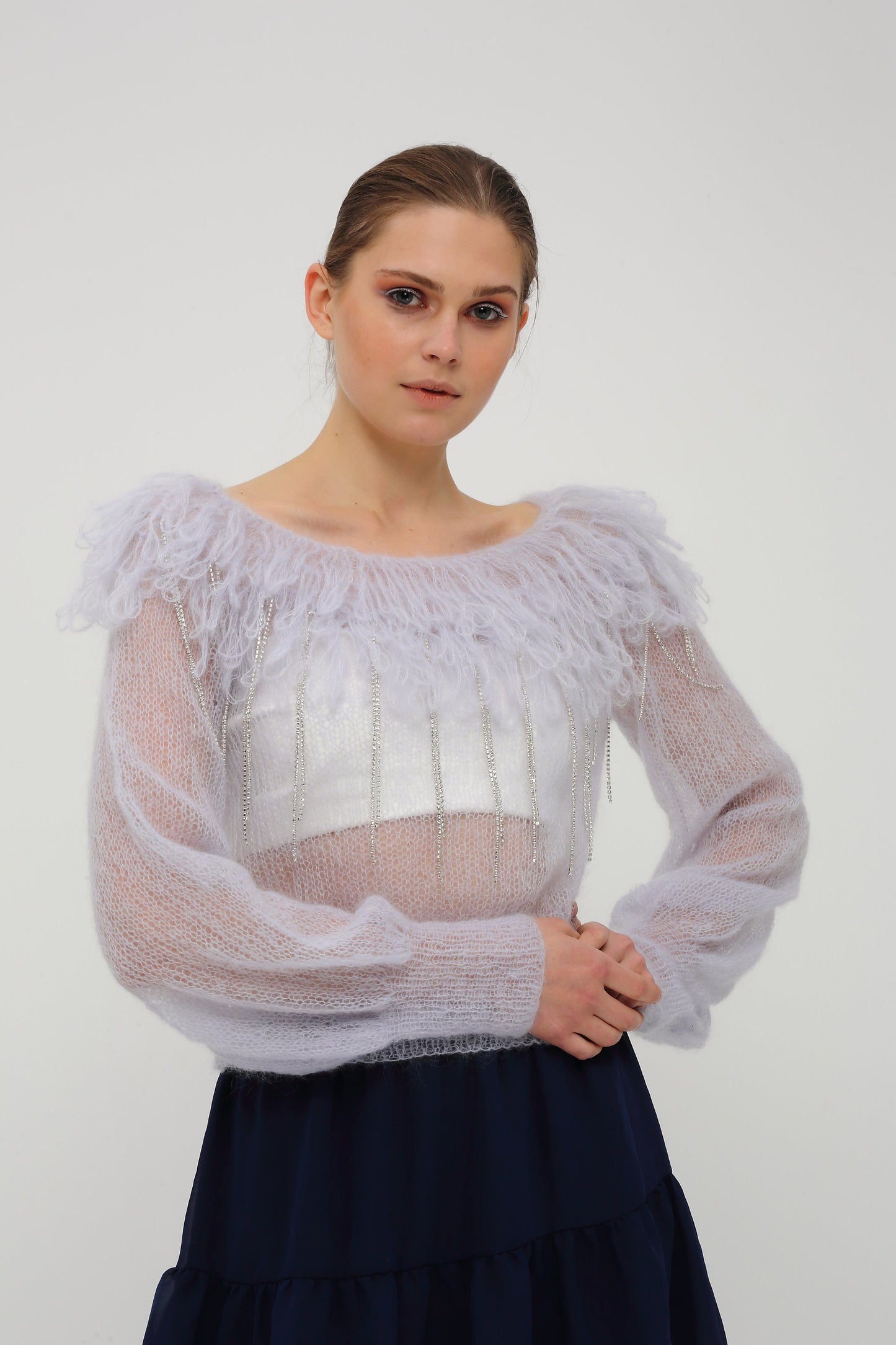 Hals mit Steinverzierungen Strickpullover