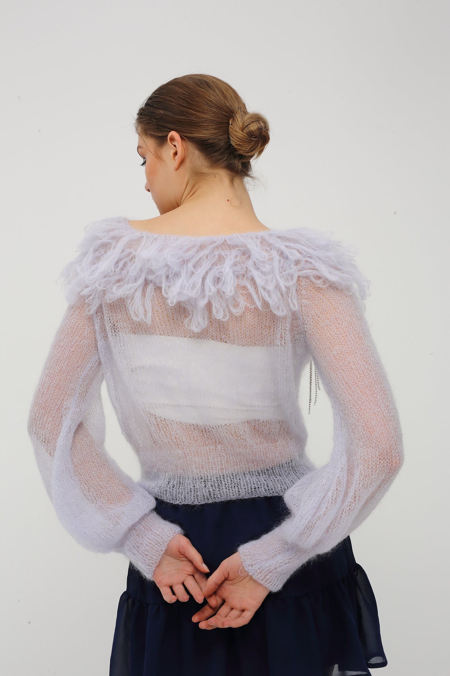 Hals mit Steinverzierungen Strickpullover
