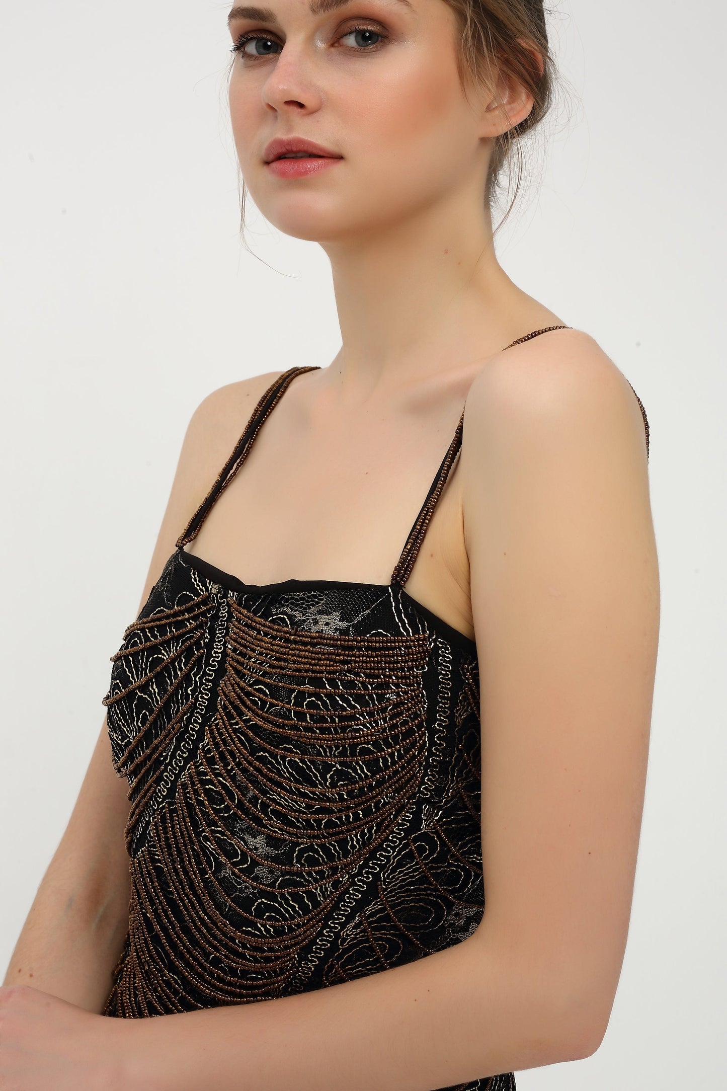 Perlenbesticktes Mini-Nachtkleid
