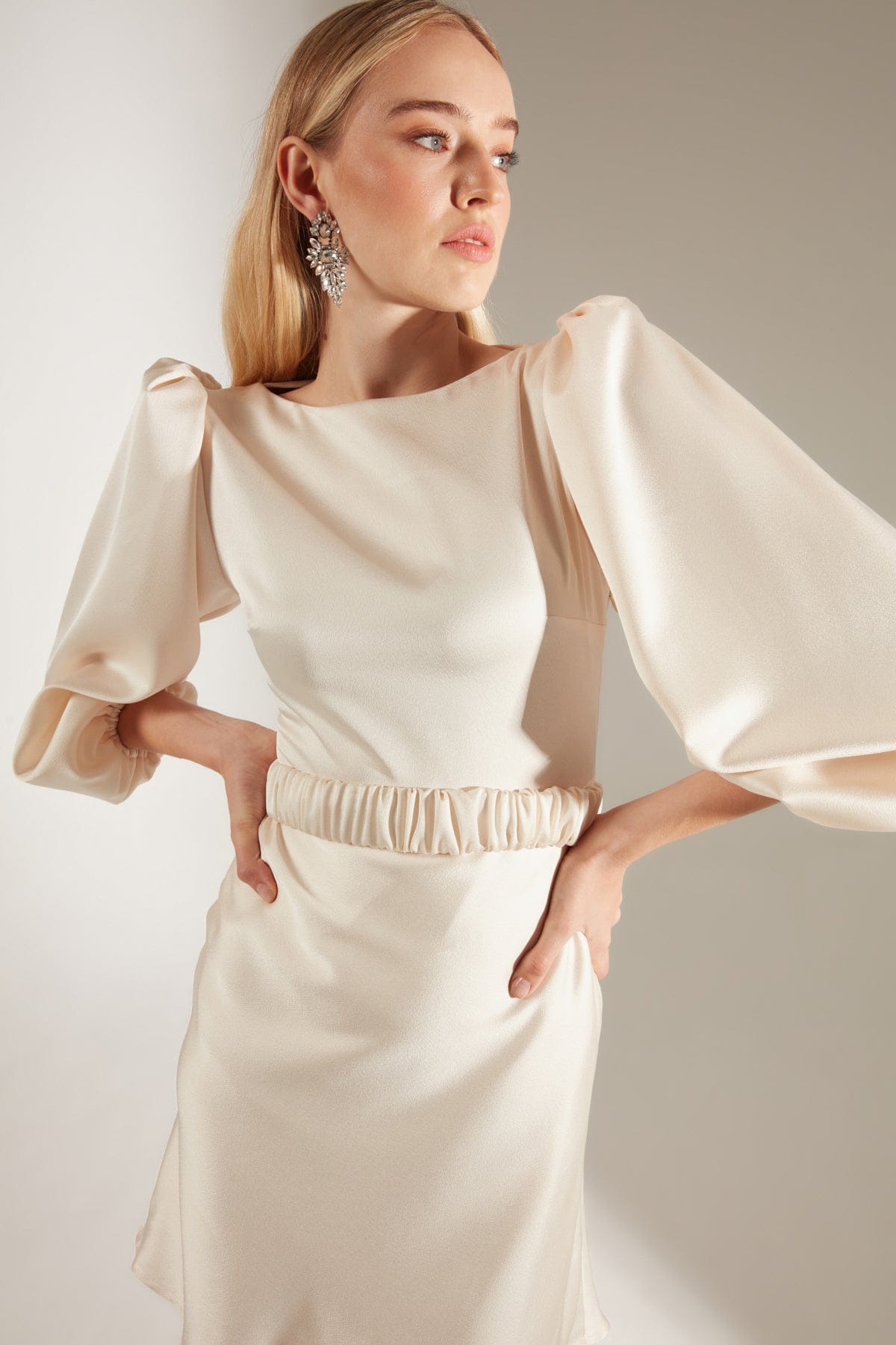 Ecru Ballonärmel Mini Kleid