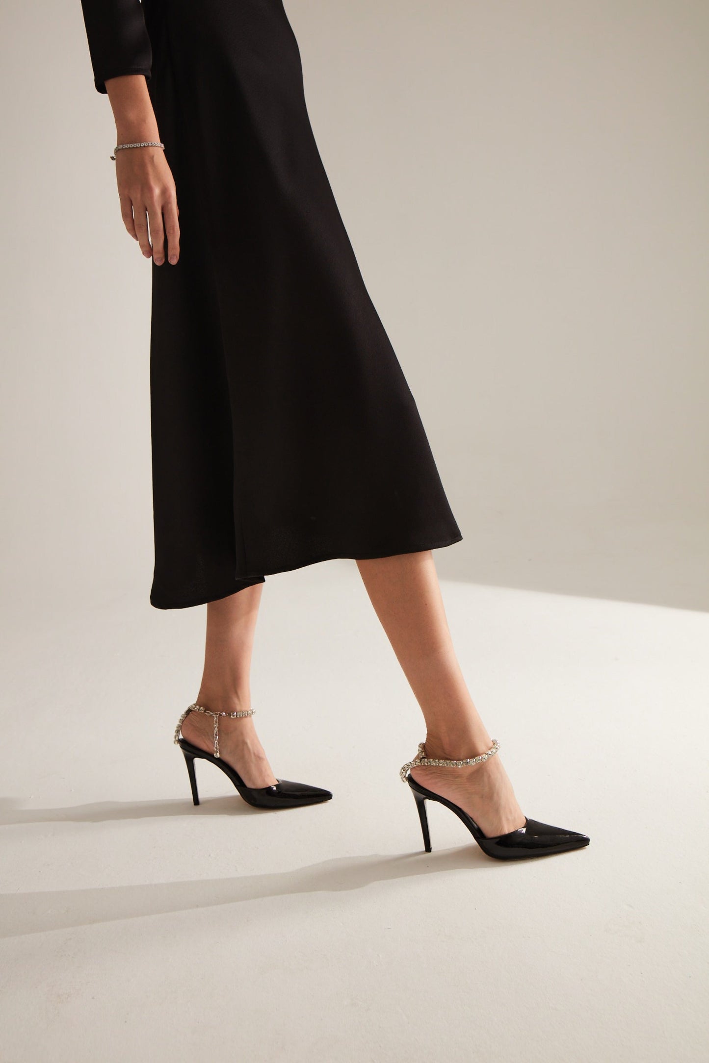 Black Patent Leather Heeled Shoes With Ankle Stone