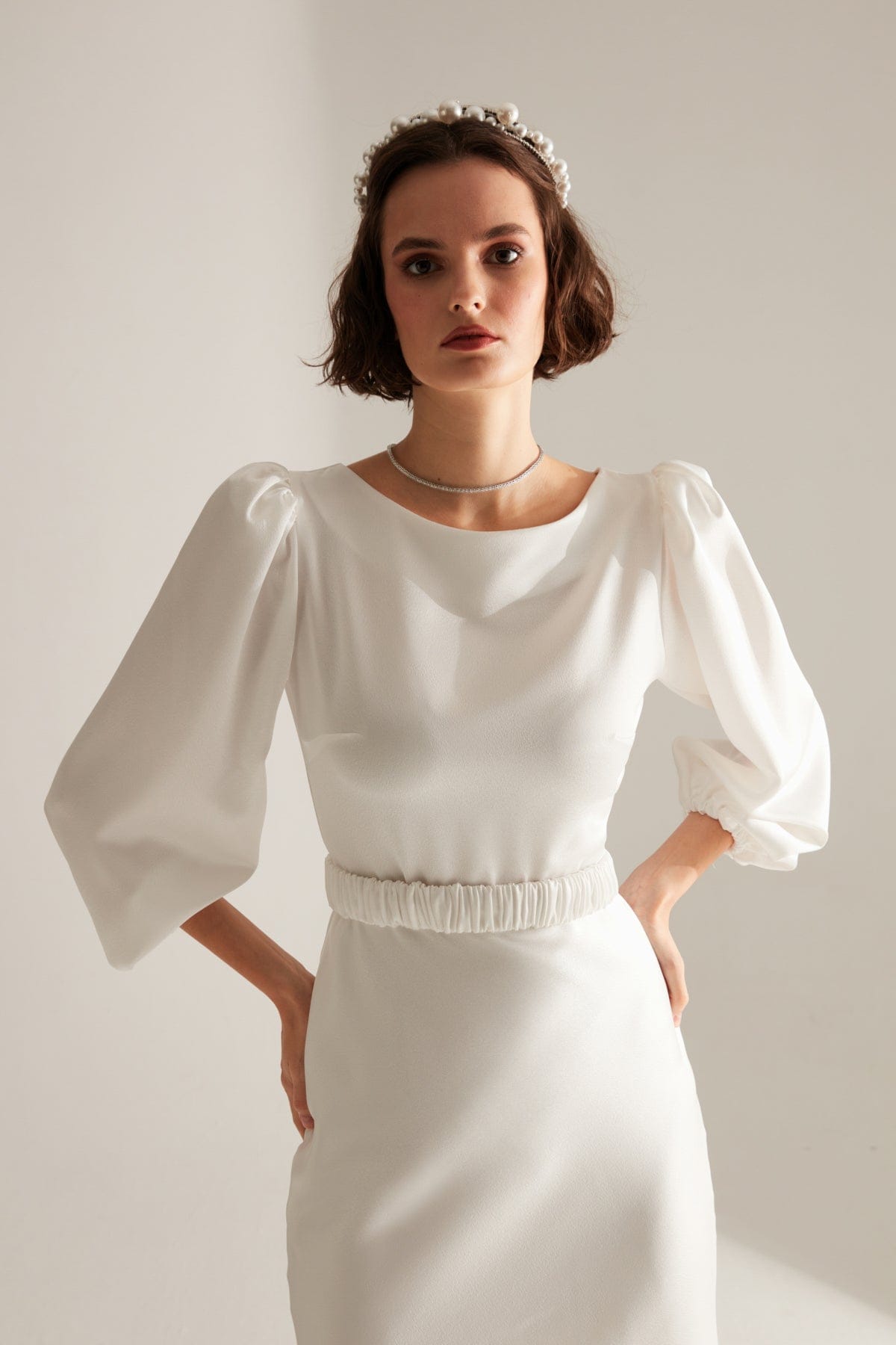 Weißes Langarm-Ballon-Midi-Kleid
