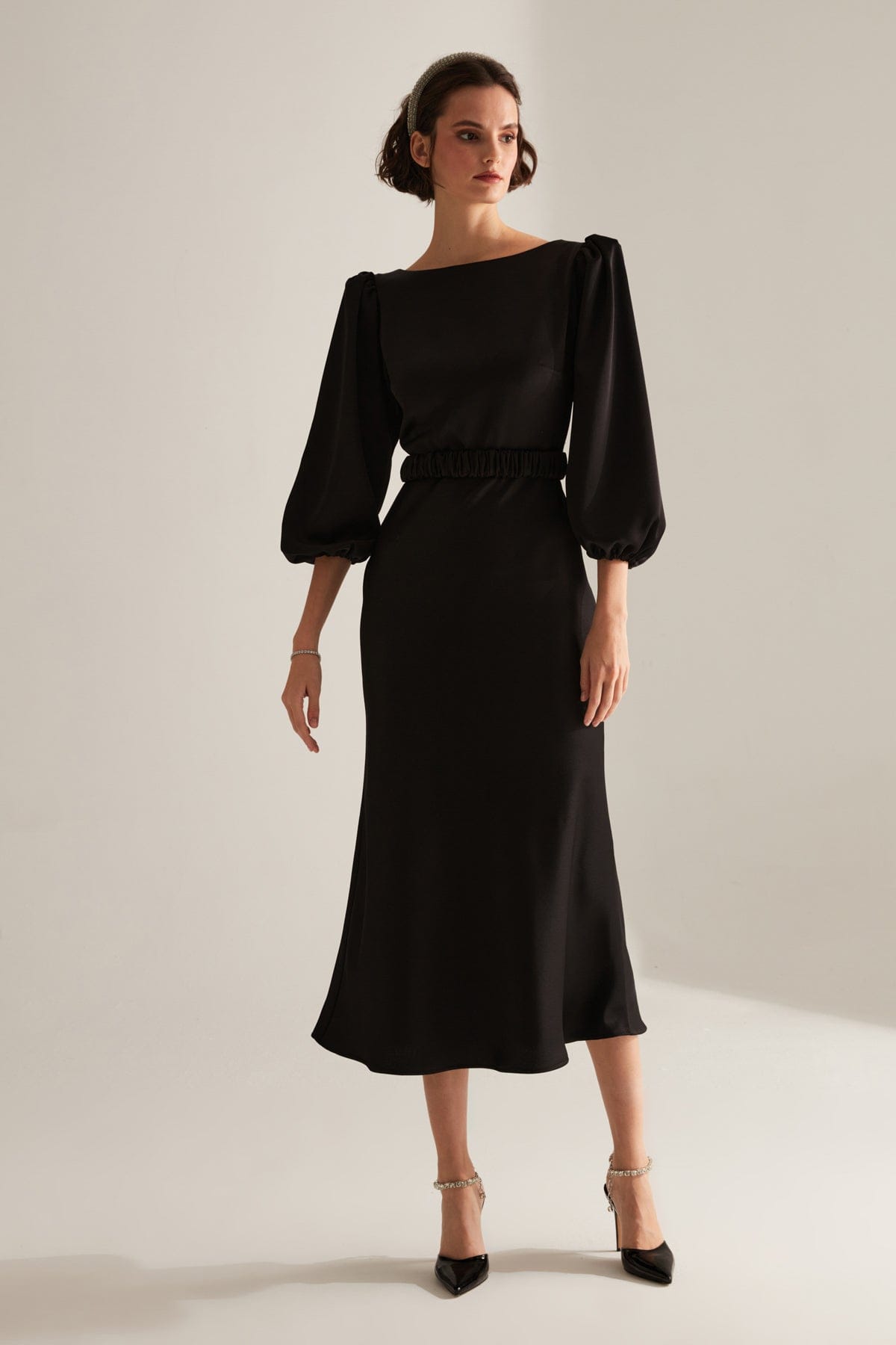 Schwarzes Langarm-Ballonkleid für die Verlobung