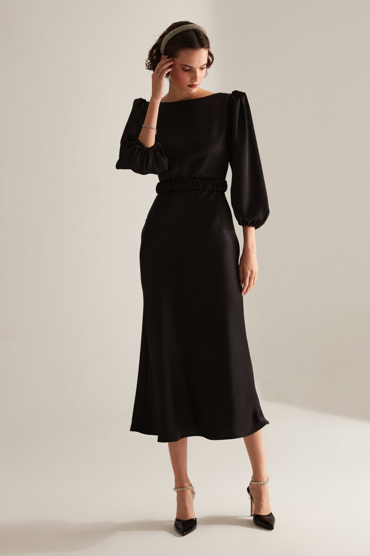 Schwarzes Langarm-Ballonkleid für die Verlobung