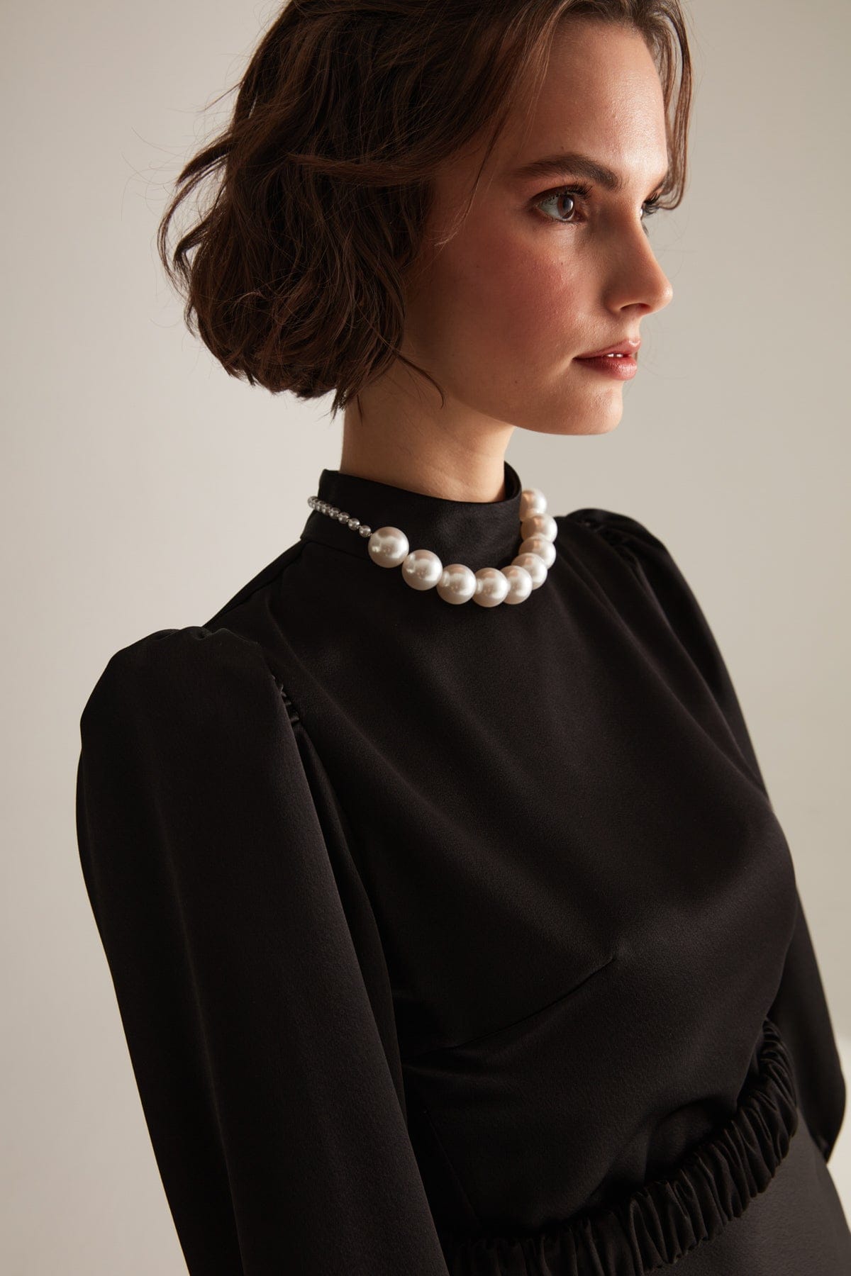 Hakim Yaka Schwarzes Langarm-Midi-Kleid mit Ballonärmeln