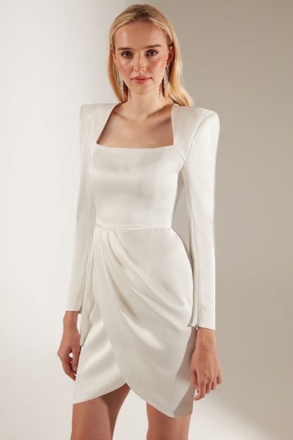 Vatkalı Beyaz Drapeli Saten Mini Elbise 5230