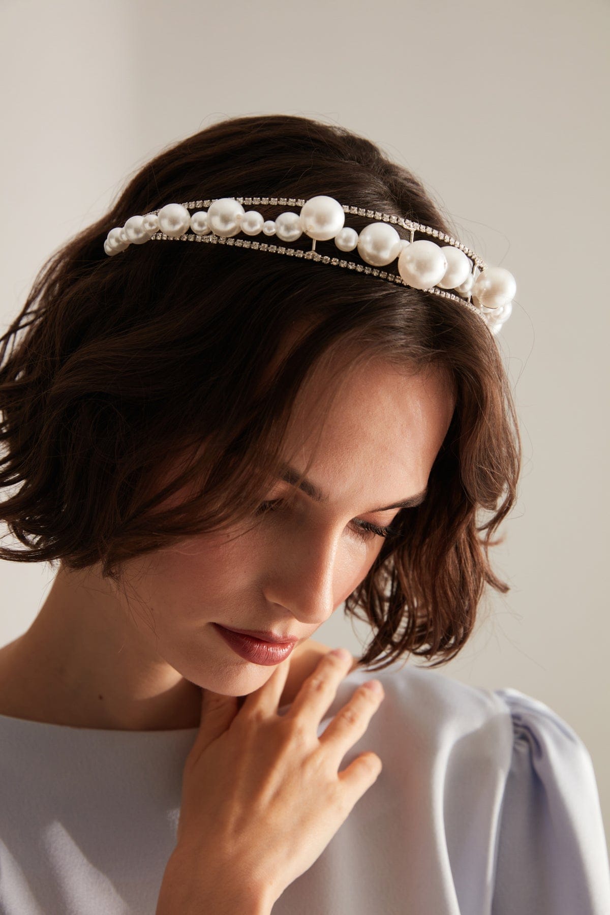 Perlenverziertes und mit Kristallsteinen besetztes Diadem, Haaraccessoire