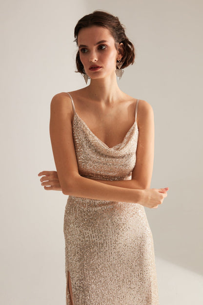 Hängender Degaje-Ausschnitt mit Schlitz Pailletten Gold Abendkleid