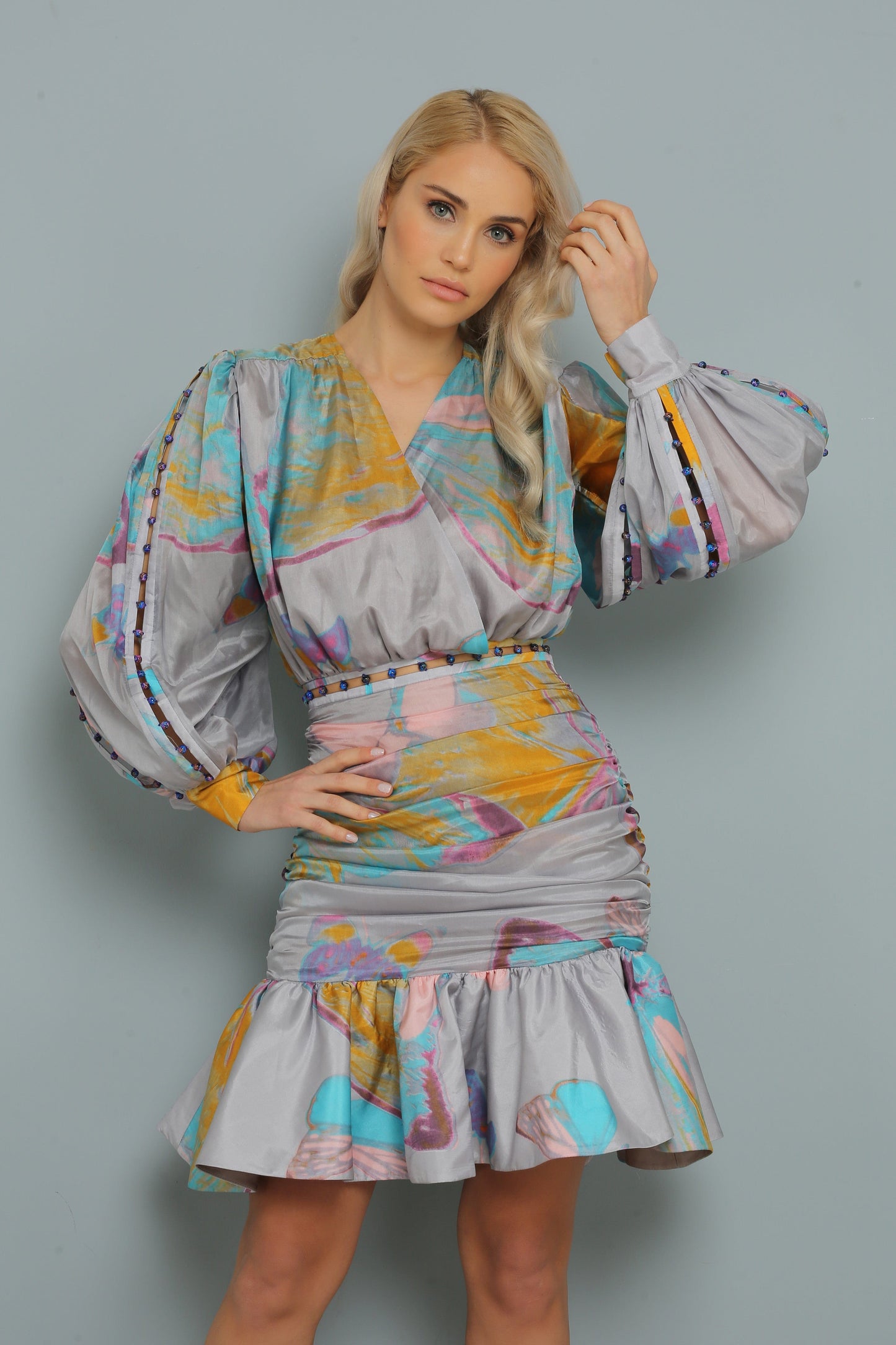 Perlenbesticktes %100 Seiden Wickelkleid