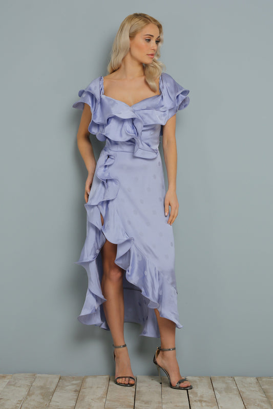 Volant-Detail Lila Kleid