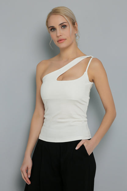 Blouse blanche à une épaule